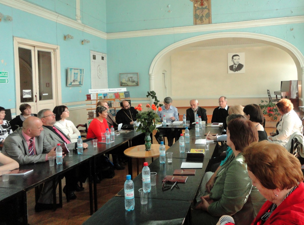 Презентация книги Бытие на осетинском языке.jpg